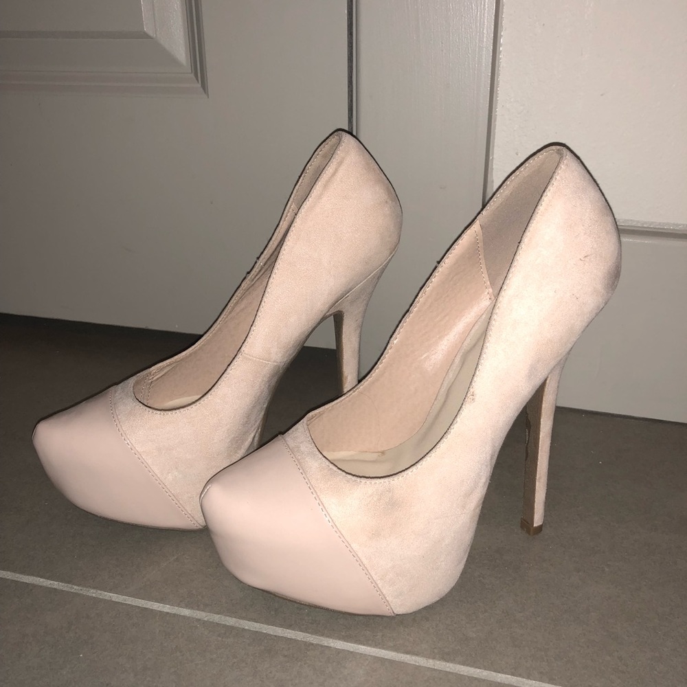 Cream colored pumps - Picture 3 of 8